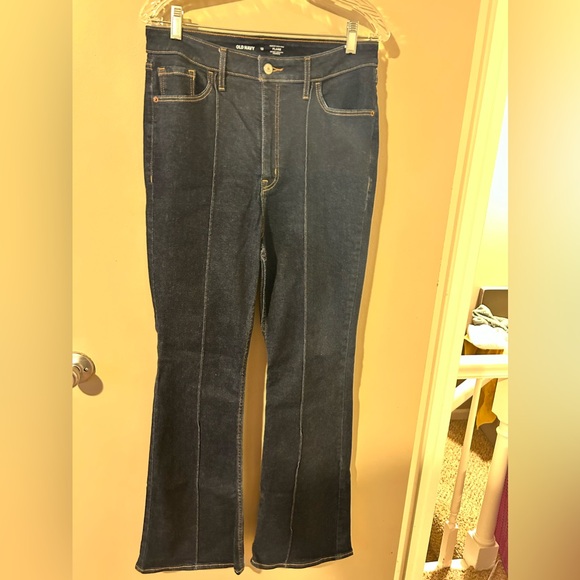 Old Navy higher high rise pin tuck flare jeans, size 12 - Picture 2 of 4